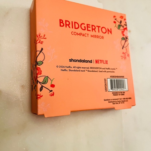 Bridgerton Compact Mirror with Gold Heart Design (NIB) - Picture 6 of 8